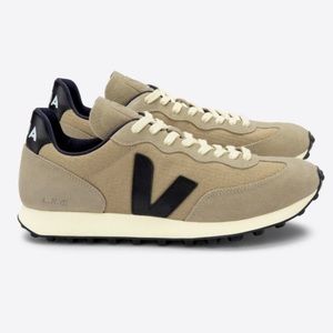 NWT Veja Rio Branco Sneakers